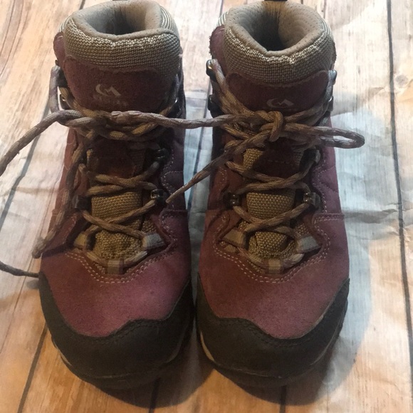 clorts hiking boots